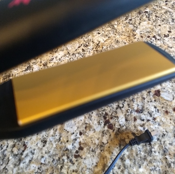 Hot Beauty Flat Iron - Picture 6 of 7